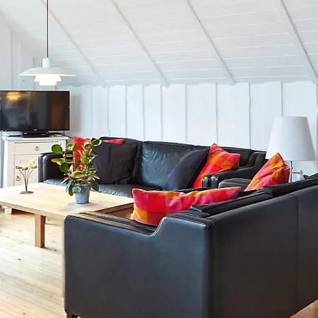 Seaside Serenity In Lumsays-by Traum